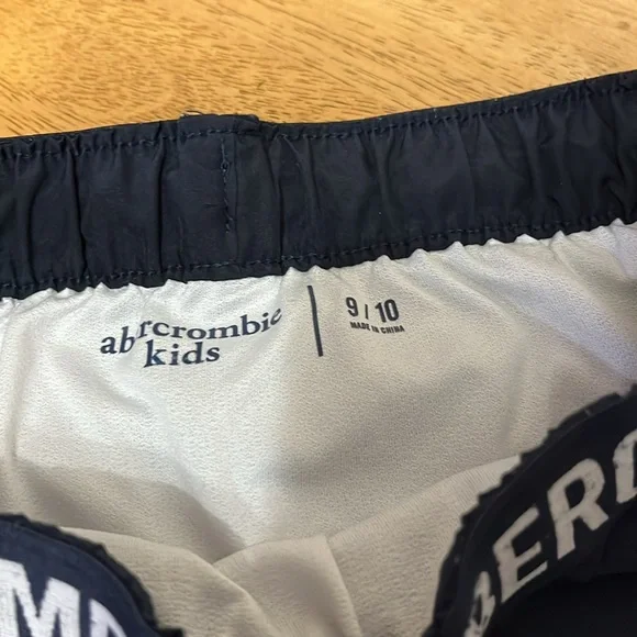 Girls Abercrombie Shorts - Picture 4 of 5